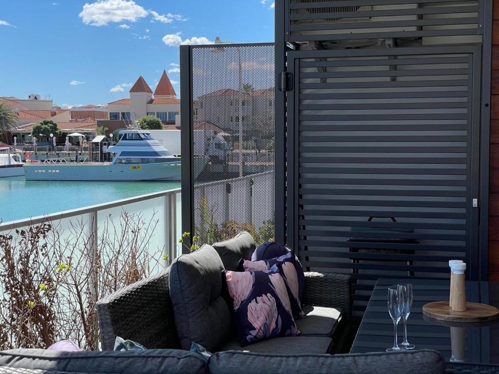 Mariner'S Cove ~ Luxe Waterfront Apartment Mindarie Exterior photo