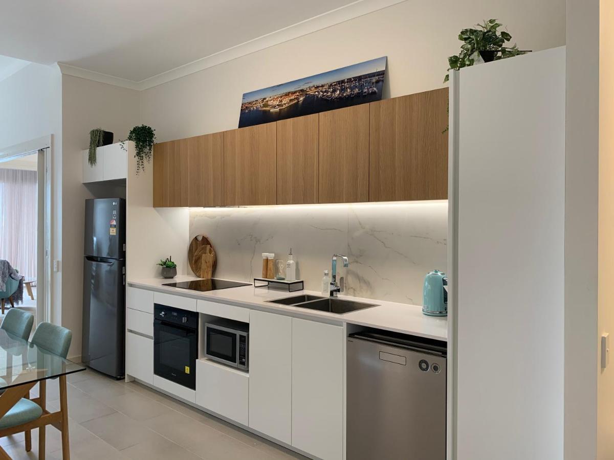 Mariner'S Cove ~ Luxe Waterfront Apartment Mindarie Exterior photo