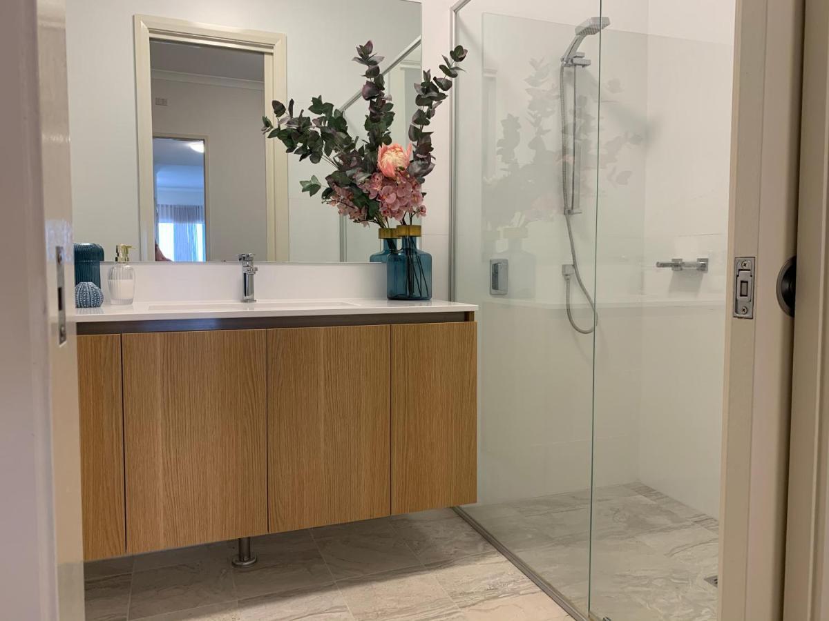 Mariner'S Cove ~ Luxe Waterfront Apartment Mindarie Exterior photo